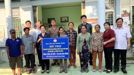 Uỷ ban Trung ương MTTQ Việt Nam zup zooi bhrợ têng đong ăt t’mêê đoọng ha 8 pr’loọng đong đhanuôr vêy đong lâh rooh coh Châu Đốc, tỉnh An Giang