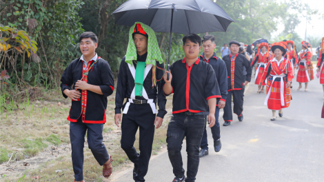 Bhrợ pa dưr cớ bhiệc bhan xay xơ âng acoon cóh Pà Thẻn đhị Hà Nội