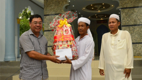 Hơnh déh tết Roya Haji đhanuôr acoon cóh Chăm chr’hoong An Biên