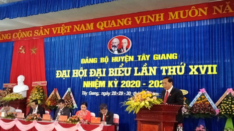 T’coóh Bhling Mia bơơn bầu bhrợ Bí thư Huyện uỷ Tây Giang