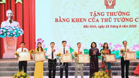 Phó Chủ tịch k’tiêc k’ruung Đặng Thị Ngọc Thịnh tươc pâh Đại hội Thi đua chăp hơnh k’tiêc k’ruung tỉnh Bắc Ninh g’luh V