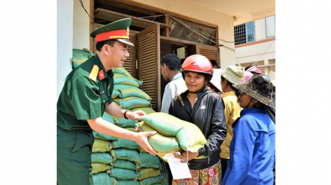 Pa choom p’rá Khmer lâng Ê Đê ha cán bộ, chiến sĩ quân đội