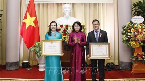 Phó Chủ tịch k’tiếc k’ruung Đặng Thị Ngọc Thịnh pấh Đại hội thi đua chắp kiêng k’tiếc k’ruung g’lúh 3 âng Văn phòng Chủ tịch k’tiếc k’ruung
