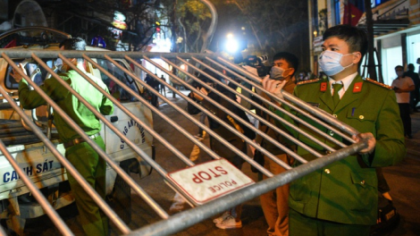 Hà Nội: Doó dzợ ga ving zr’lụ đoọng ặt lalay đhị phố Trúc Bạch