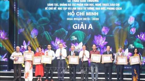 Lâh 200 tác phẩm bơơn cha ner sáng tác lâng pa căh VHNT, báo chí