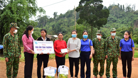 Hội LHPN tỉnh Quảng Nam cher đoọng hun pr’hêl ha c’bhúh zêl cha groong pr’lúh cr’ay zr’lụ k’noong k’tiếc Nam Giang