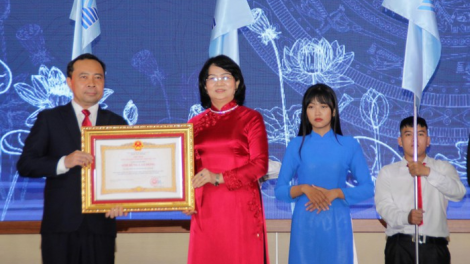 Phó Chủ tịch k’tiếc k’ruung Đặng Thị Ngọc Thịnh pazao đoọng ch’ner anh hùng lao động cr’chăl t’mê ê Đại học Quốc gia TP.HCM