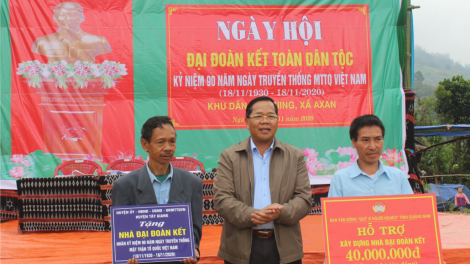 Zr’lụ da ding k’coong Tây Giang bhui har t’ngay bhiệc bhan đoàn kết