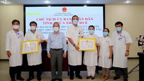 Thừa Thiên Huế: Haanh deh c’bhuh, cha năc manuyh tr’haanh zâl cha groong pr’luh cr’ăy Covid-19