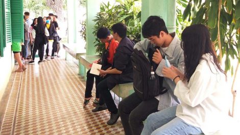 Học sinh 3 tỉnh cóh miền Trung rach lươt học cớ