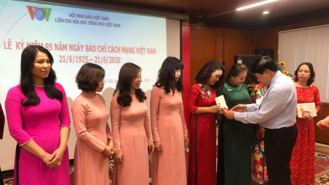 Đài p’rá Việt Nam hơnh déh 95 c’moo t’ngay Báo chí cách mạng Việt Nam