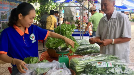 R’rộ r’răm phiên chợ bh’nơơn pr’đươi cóh Đà Nẵng
