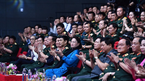 Chủ tịch Quốc hội Nguyễn Thị Kim Ngân pâh bh’rợ “Hâng hơnh apêê pa bhrợ đhị zr’lụ chr’năp bhlầng”