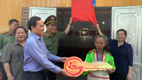 Lai châu zup zooi bhrợ t’mêê lâng bhr’lậ k’nặ 1 r’bhâu đhr’nong đong đoọng ha pr’loọng đong chính sách, manuyh đharựt coh chr’hoong Mường Tè