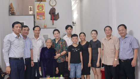 Chủ tịch Quốc hội lum Amế Việt Nam Anh hùng, pr’loọng đong chính sách đhị Đà Nẵng, Quảng Nam