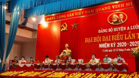 Pr’căn Nguyễn Thị Sửu bơơn ta bầu  bhrợ Bí thư Huyện ủy A Lưới, tỉnh Thừa Thiên Huế