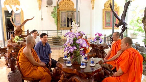 T’cooh xa nay Uỷ ban acoon coh lướt lum lêy lâng haanh deh bhiệc bhan Sene Đôn-ta đhị Sóc Trăng