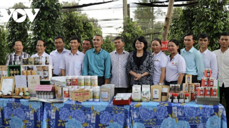 Phó Chủ tịch k’tiêc k’ruung Đặng Thị Ngọc Thịnh bhrợ bhiệc đhị chr’hoong Đăk Đoa, tỉnh Gia Lai
