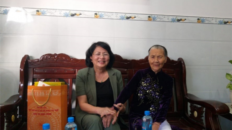 Phó Chủ tịch k’tiếc k’ruung Đặng Thị Ngọc Thịnh lưm pr’loọng đong chính sách tỉnh Khánh Hoà