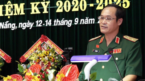 Trung tướng Trịnh Đình Thạch, Chính uỷ Quân khu 5 bhrợ cớ Bí thư Đảng uỷ Quân khu 5
