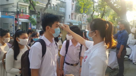 Miền Trung: Giáo viên tước ooy đong k’dua học sinh tước ooy lớp