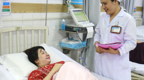 Pân đil bác sĩ Sản khoa lưch loom tu ma nưih ca ay