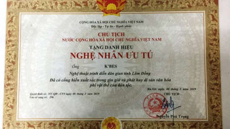 Nghệ nhân K’Bes pa choom pa dưr cr’noọ cr’niêng chi ớh chiing goong đoọng ha lang p’niên