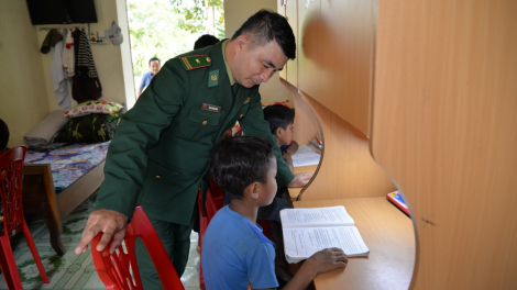 Pr’ăt tr’mông ca coon băn âng Biên phòng đhị c’noong k’tiêc Quảng Bình