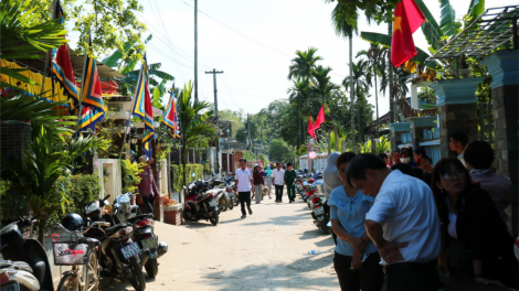 Ca ay loom luônh ga lop prang vel truih k’ruung Vu Gia