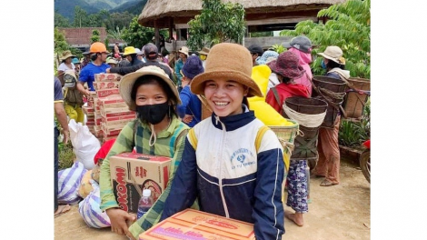 Bâc bh’rợ tr’nêng bhui har Tết Trung thu pa chăp tươc p’niên đha rưt