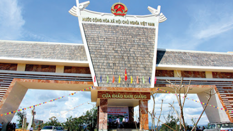 Quảng Nam: Năc cớ đoọng đơơng âng pr’đươi pr’dua lâng apêê pr’đươi chr’năp đhị cửa khẩu Nam Giang