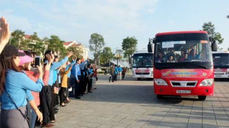 Đoọng 3000 vé bhuông păr, vé xe đoọng k’gooh ha sinh viên, đha đhâm c’mâr công nhân chô đong cha tết