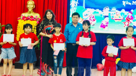 Cher đoọng pr’hêl Trung thu, pa đơp học bổng ha coon công nhân z’lâh k’đhap học choom