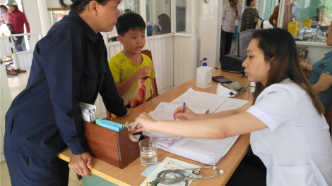 P’xoọng 3 cha năc crêê ca ay bạch hầu, pr’luh cr’ay trơơi boọ đơơh, Gai Lai hân nhôl k’đươi pay đoọng 100 r’bhâu liều văc-xin cha groong pr’luh