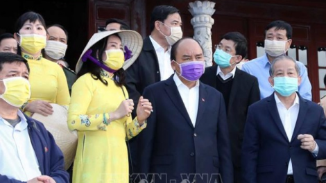 Thủ tướng Nguyễn Xuân Phúc lêy cha mệêt bh’rợ đương zêl cha groong pr’luh nCOV đhị Thừa Thiên Huế