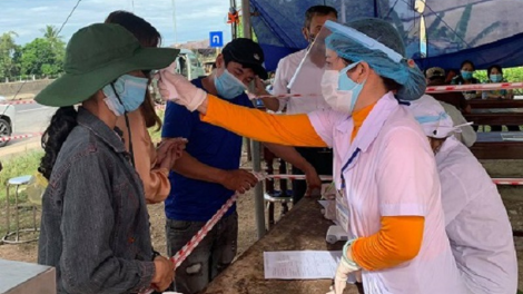 Thừa Thiên Huế: Doó dzợ lấh bhrợ rơợng apêê bh’rợ zêl, cha groong pr’lúh Covid-19