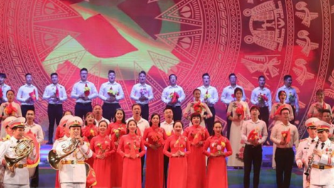 Thủ tướng pâh bh’rợ nghệ thuật “Tổ quốc tôi chưa đẹp thế bao giờ”