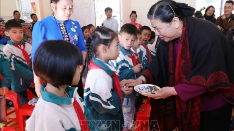 T’bhlâng k’rang lêy zâp pr’loọng đông chính sách, pr’koọng đha rứt