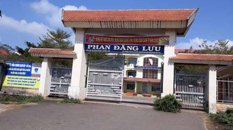 Ting t’hêêt đhị internet, học sinh bhrợ c’bhuh đoọng vặ pay lãi bâc