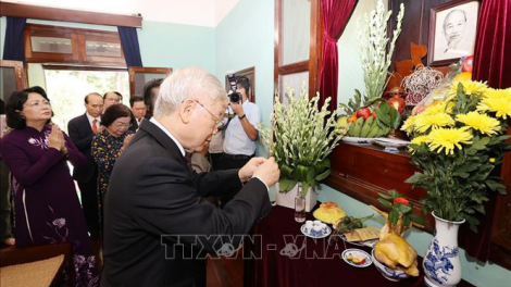 Tổng Bí thư, Chủ tịch k’tiếc k’ruung Nguyễn Phú Trọng bắt hương hay tước Chủ tịch Hồ Chí Minh