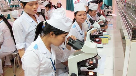 Xét tuyển 61 cha năc viên chức ngành y tế đoọng ha manứih lướt học ting chế độ cử tuyển