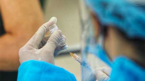 18 cha năc p’niên k’tứi coh Quốc Oai crêê ta tiêm lất vaccine
