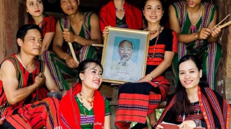 Ơn Đảng, nhớ Bác