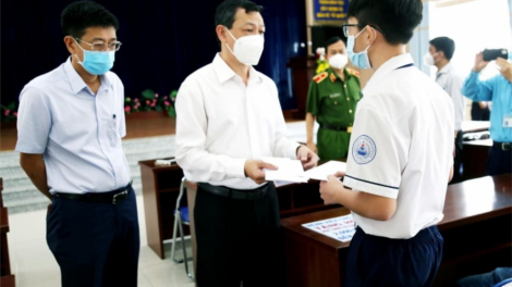 Bệnh viện Chợ Rẫy “zooi băn” 4 học sinh pa nar aconh căn tu COVID-19