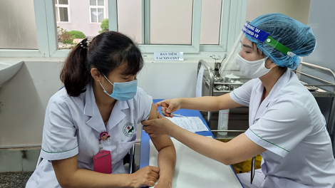 Bộ Y tế ta đang moon ra văng bh’rợ tiêm văc xin zâl cha groong pr’luh cr’ăy Covid-19 g’luh 3