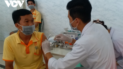 Ban K’đhợơng xay k’tiêc k’ruung: Tiêm văc xin cha groong Covid-19 đơơh bhlâng dzợ mă choom