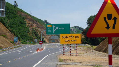 C’lâng lươt đơơh La Sơn- Tuý Loan năc đoọng xe lươt chô coh x’rịa quý 2 c’moo 2021