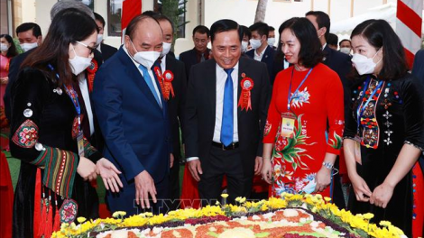 Chủ tịch k’tiếc k’ruung Nguyễn Xuân Phúc pâh bhiệc bhan 90 c’moo t’ngay bhrợ t’vaih tỉnh Lạng Sơn
