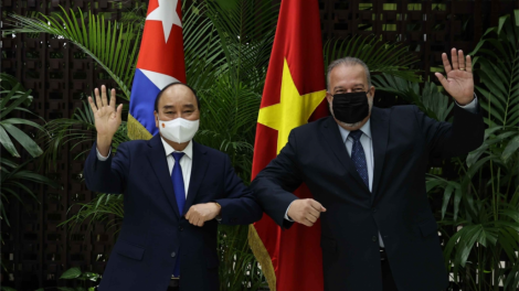 Chủ tịch k’tiếc k’ruung Nguyễn Xuân Phúc tr’lưm lâng Chủ tịch Quốc hội lâng Thủ tướng Cuba