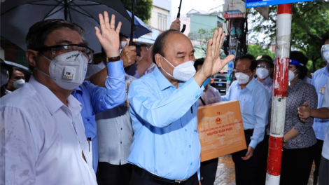 Chủ tịch k’tiếc k’ruung Nguyễn Xuân Phúc lưm, cher đoọng pr’hêl đhanuôr TP Hồ Chí Minh